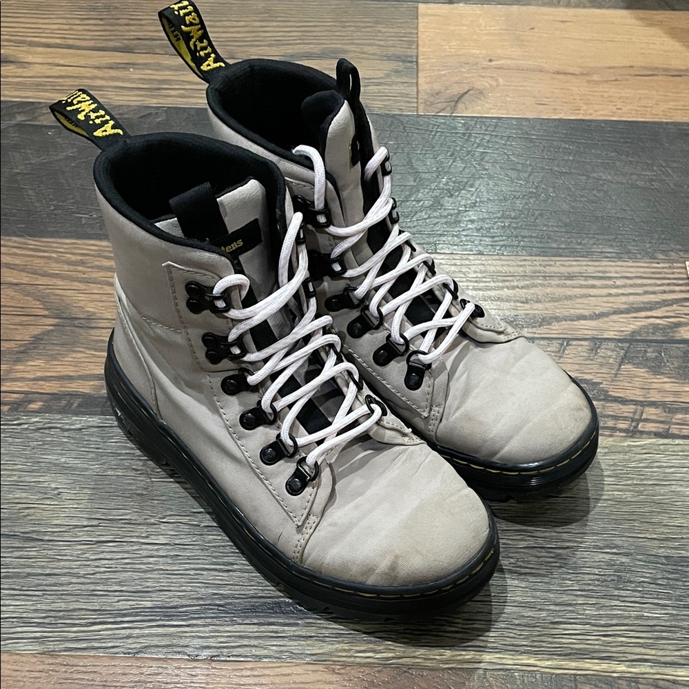 Dr. Martens Combs W Light Tan Lace-Up Boots